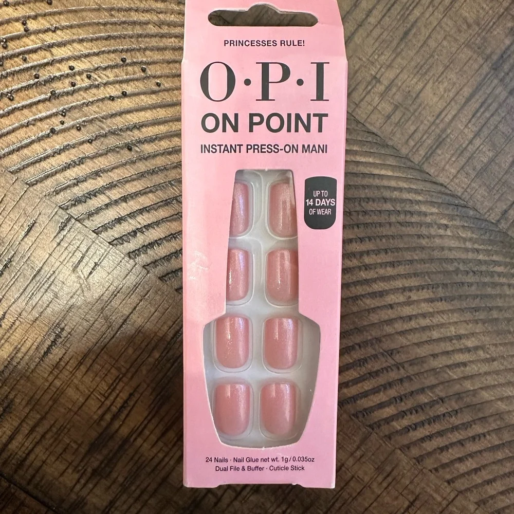 OPI On Point Instant Press-On Mani in Princesses Rule